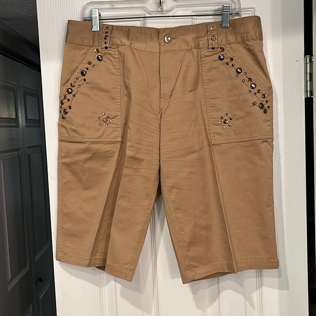 Rampage Walking Shorts Tan Size 11. Pockets In Front & Back With Rhinestone.